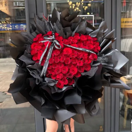 Ewige Liebe – 99 Herzrosen