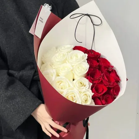 Strauß mit 19 gemischten Rosen A240