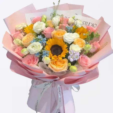 Sunlit Rose – Sonnenblumen- und Rosenstrauß