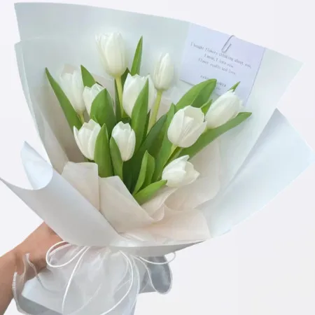 Strauß aus 10 weißen Tulpen