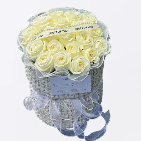 Eleganz – 19 Weiße Rosen