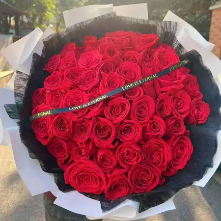 Amor – Ramo de 33 o 52 rosas rojas