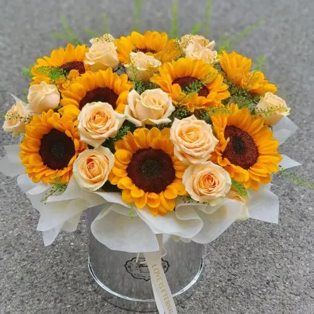 Goldener Sonnenschein · Sonnenblumen Hug Bucket