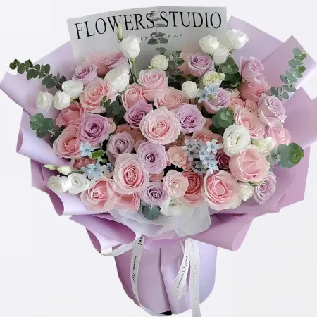 Gemischter Blumenstrauß aus 33 rosa und lila Rosen