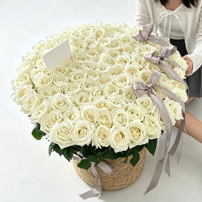 Ewiger Weißer Liebesblütenkorb – 99 Weiße Rosen