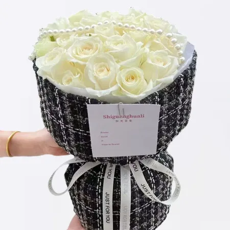 19 rosas blancas A110