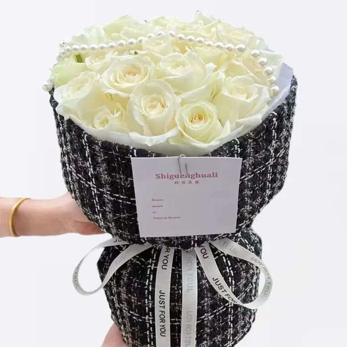 19 rosas blancas A110