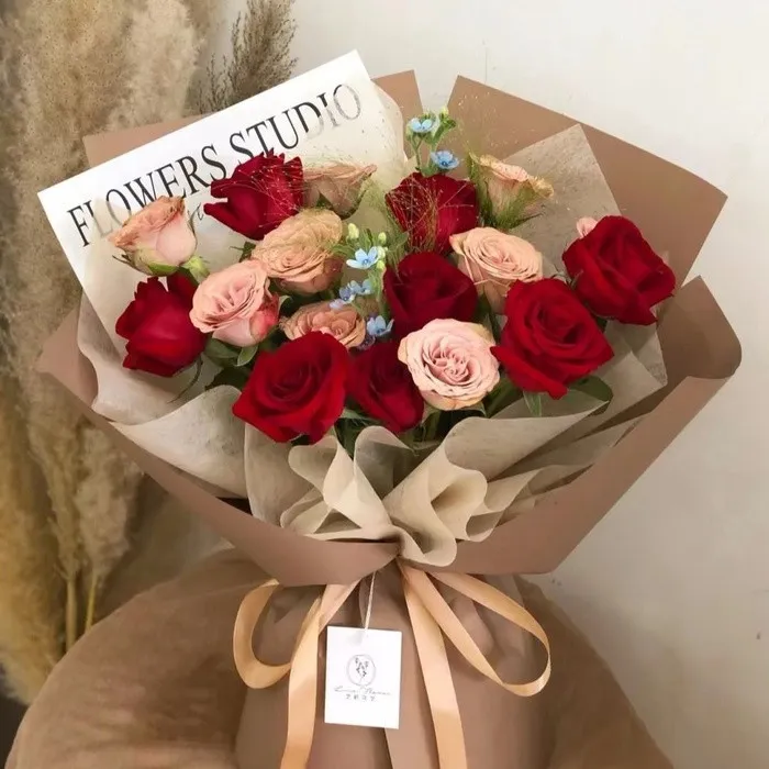 19 Rosas Rojas y Capuchino Mezcladas A150