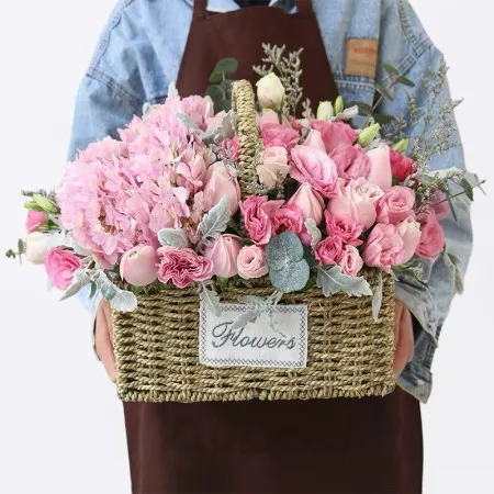 Panier de Fleurs Mélangées avec des Roses Boules de Broderie A132