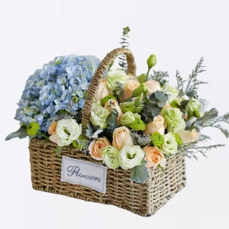 Mélange de 18 Roses et Œillets dans un Panier A157