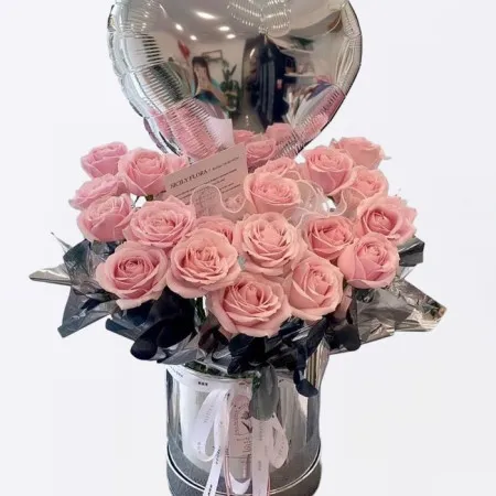 Cubo Abrazo de 19 Rosas Rosas A175