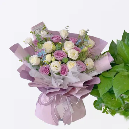 Bouquet de 19 roses violettes et blanches A156