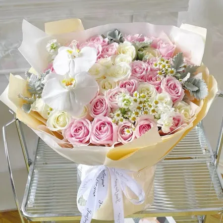 Bouquet Mixte de 33 Roses Roses vers Macao B113