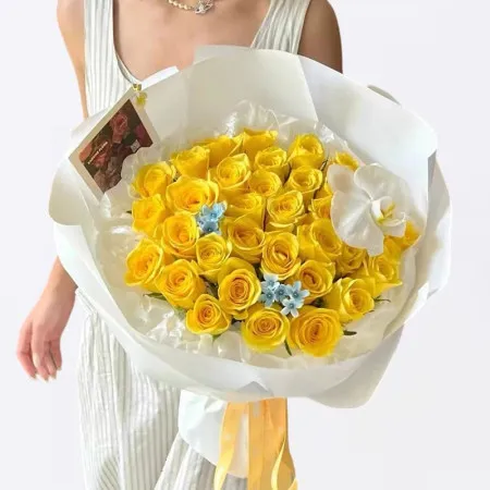 Bouquet de 33 Roses Jaunes avec Orchidée Phalaenopsis A215