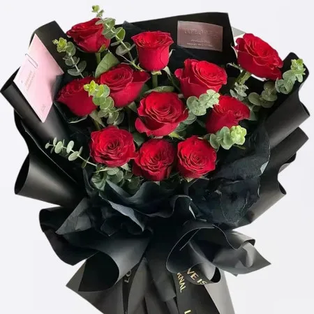 11 Red Roses to Hong Kong or Macau B116