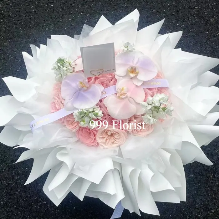Bouquet di 33 Rose Rosa e Orchidea Phalaenopsis A219