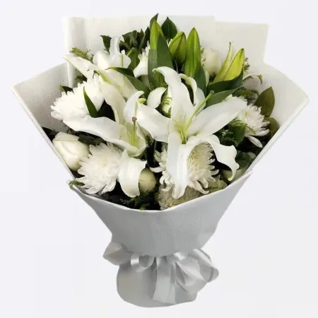 Gemischter Blumenstrauß mit weißen Chrysanthemen, Rosen und Lilien A250