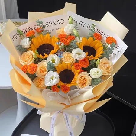 Bouquet de 3 tournesols et roses champagne A143