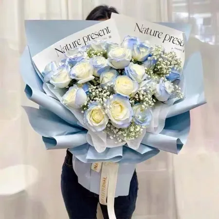 Bouquet de gypsophile bleu glacé avec 19 tiges A260