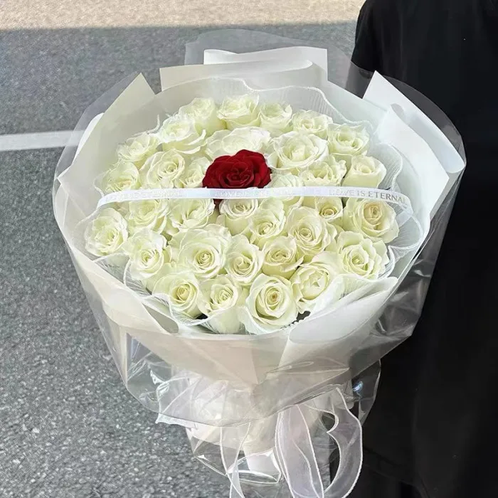 純白の中の唯一の愛 A266