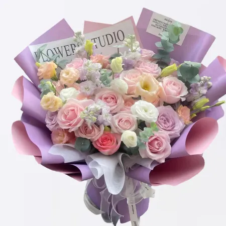 Süße Momente – Gemischter Blumenstrauß mit 19 Stielen