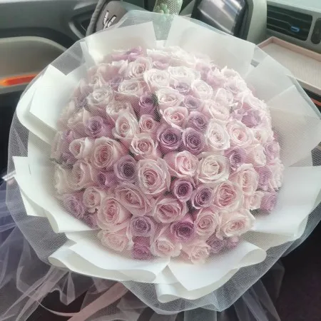 Surprise Romantique - Bouquet de 99 Fleurs Mélangées