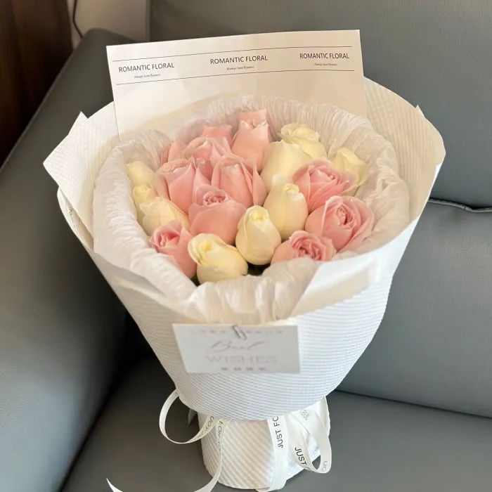 Sanfte Umarmung – 19 Gemischte Rosen